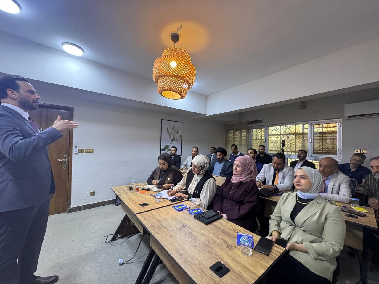 ورشة: فن التأثير الذكي في بيئة العمل، استراتيجيات التواصل والتفاوض الفعّال